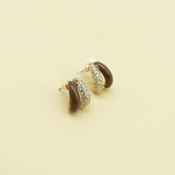 PAVE AND BROWN POST EARRINGS - Image 3