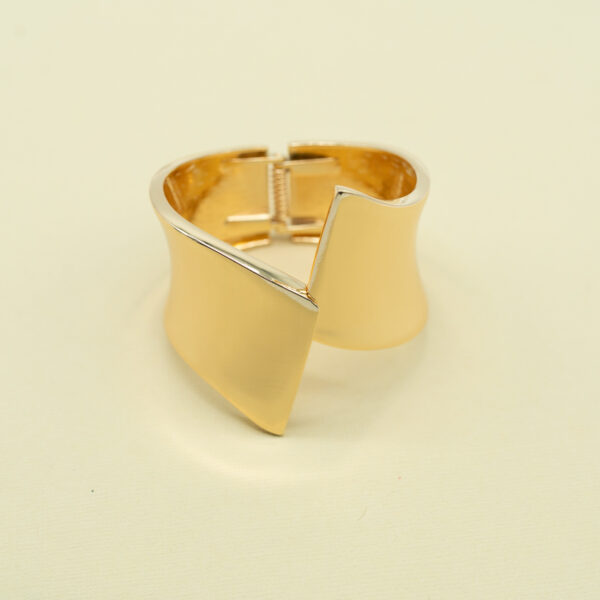 GOLD DECO HINGE CUFF BRACELET - Image 3