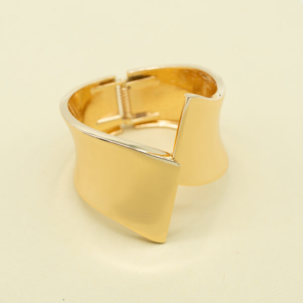 GOLD DECO HINGE CUFF BRACELET - Image 2