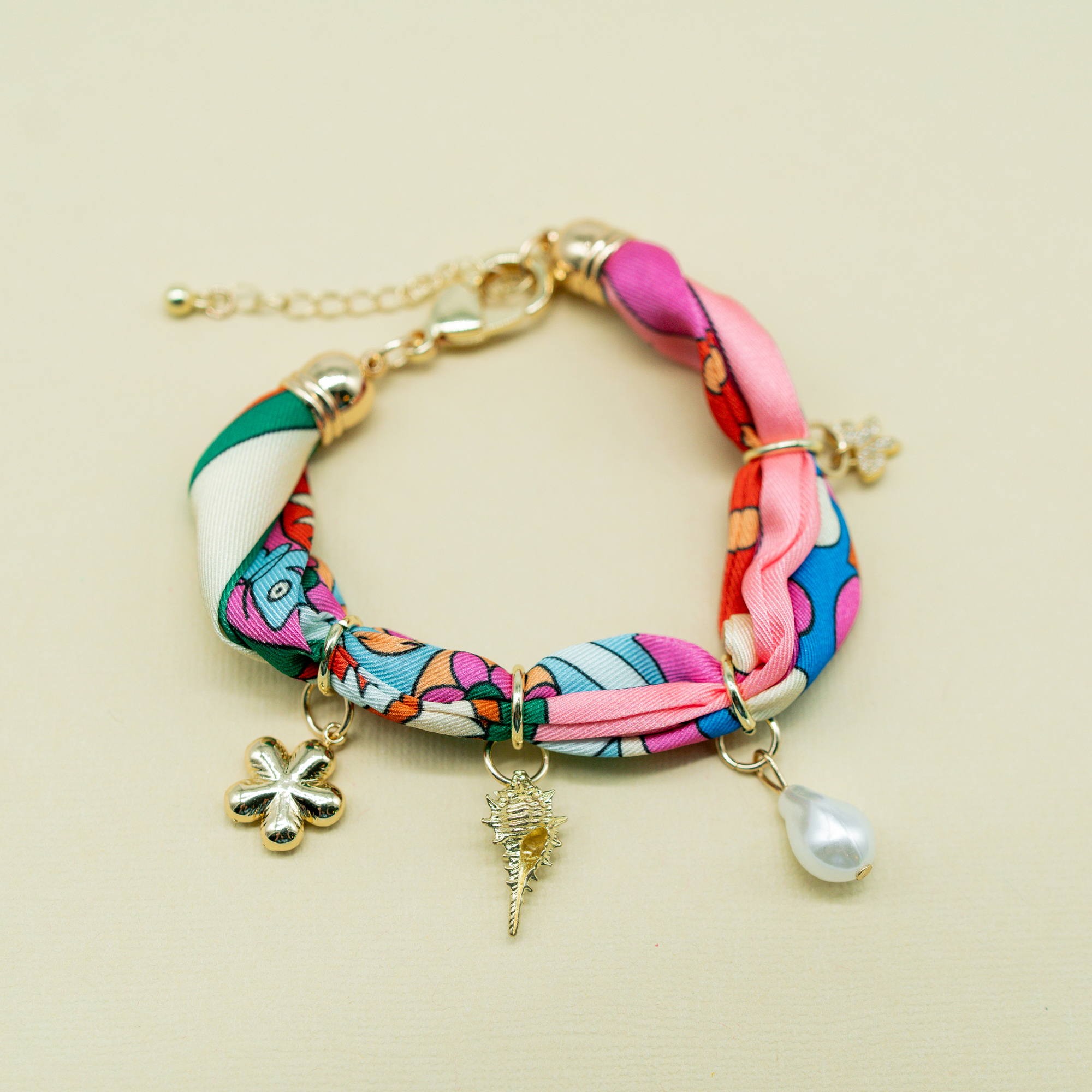 PRINTED SCARF CHARM BRACELET - Image 3