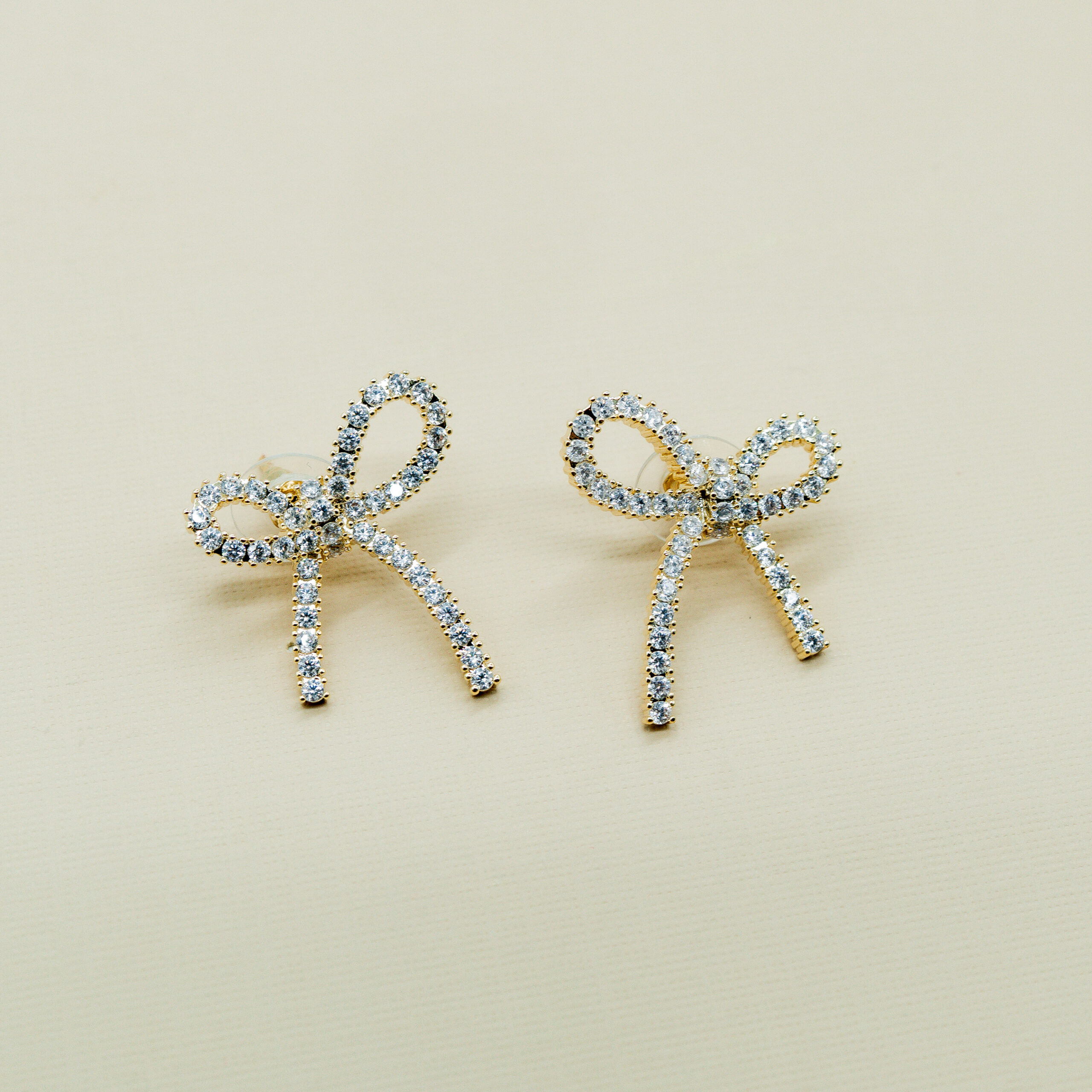GOLD-PLATED CRYSTAL BOW STUD EARRINGS - Image 3